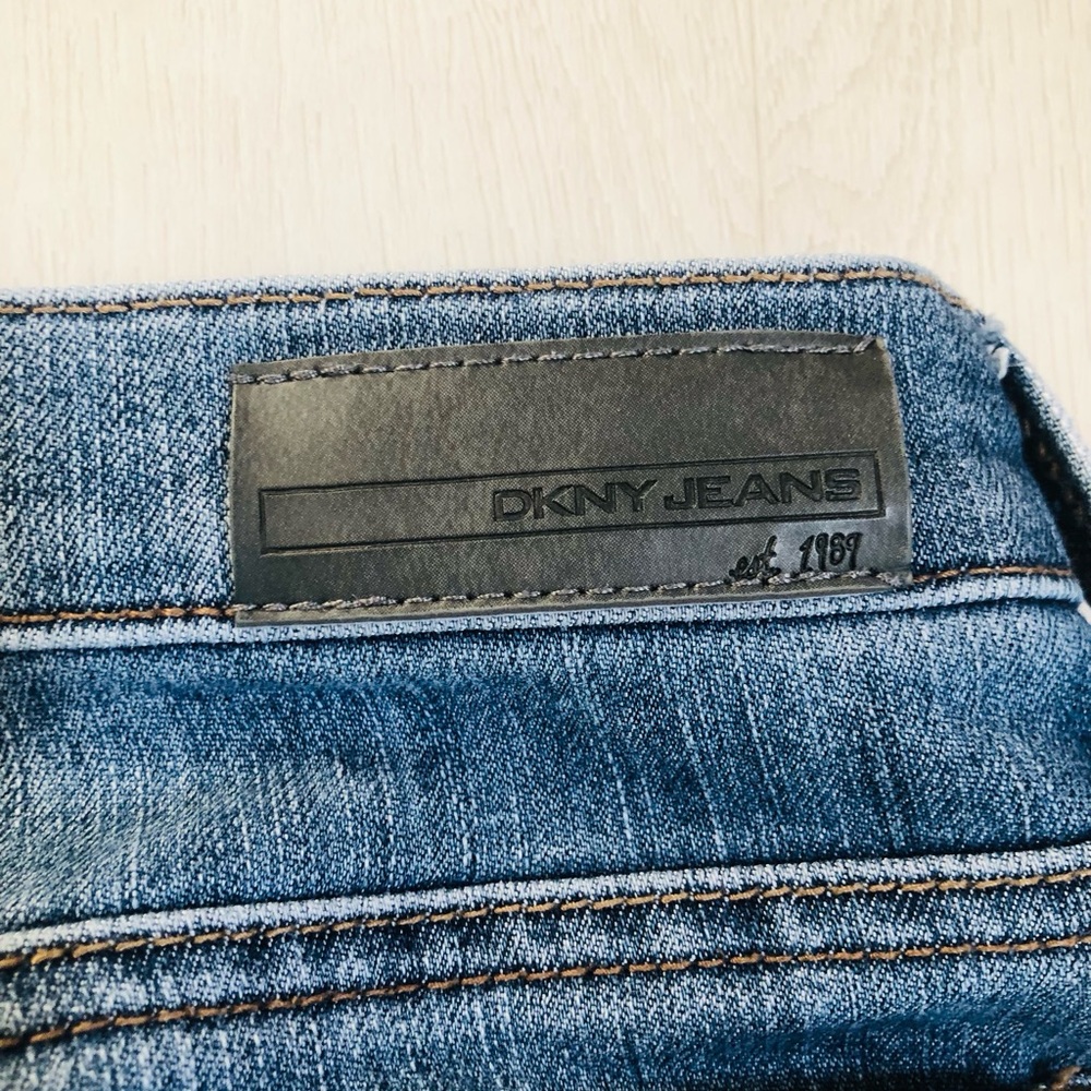 PENDING DKNY Blue Boyfriend Jeans Relaxed Fit, Excellent Condition - Picture 5 of 5